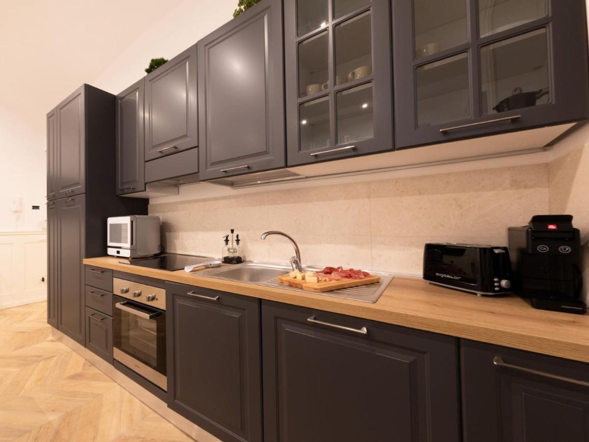 The Best Rent - Elegant Five-Bedrooms Apartment Near Colosseo Ρώμη Εξωτερικό φωτογραφία